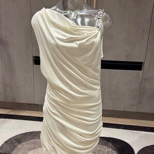 Chic One-Shoulder Cream Dress with Embellished Strap